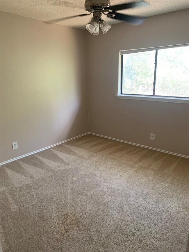 Building Photo - 3215 Tree Grove Dr