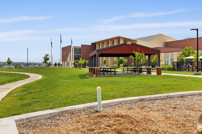 Building Photo - Beautiful 3-Bedroom Townhome with Park Views- Available July 25th!