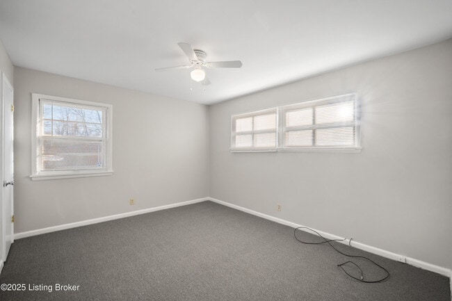 Building Photo - 2220 Heather Ln