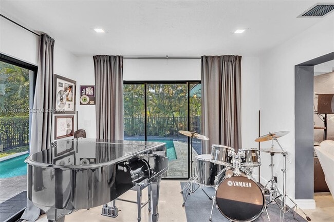 Building Photo - 5602 S Travelers Palm Ln