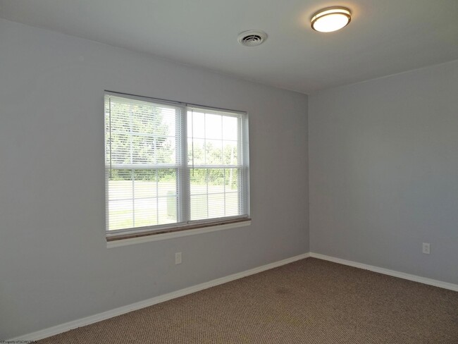 Building Photo - 1002 Bakers Ridge Rd