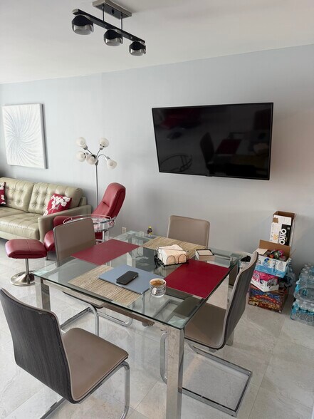 Building Photo - 2030 S Ocean Dr