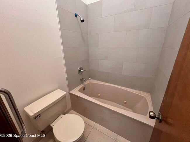 Building Photo - 818 7 Gables Cir SE