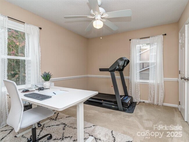 Building Photo - 8715 Parkchester Dr