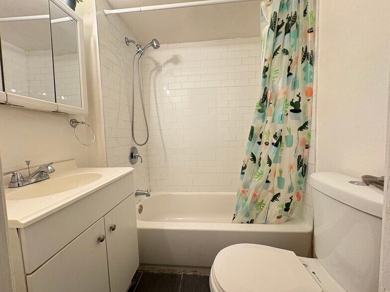 Unit 1 - 346 Armstrong Ave