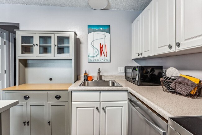 Building Photo - 412 S. Main, unit 113