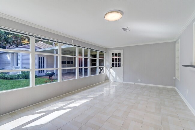 Building Photo - 4515 Oakshire Dr
