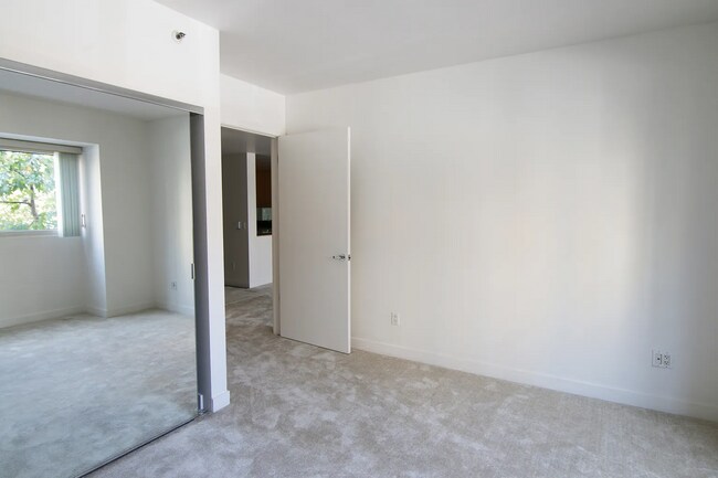 Building Photo - Stylish 1-Bedroom, 1-Bathroom Apartment in...