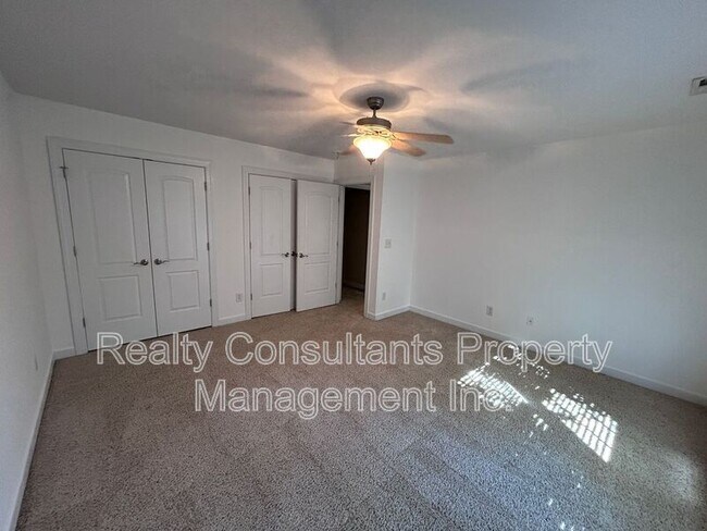 Building Photo - 4540 Pebble Lake Dr