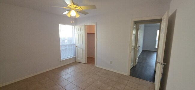 Building Photo - Large 4 Bedroom in Kennedale ISD