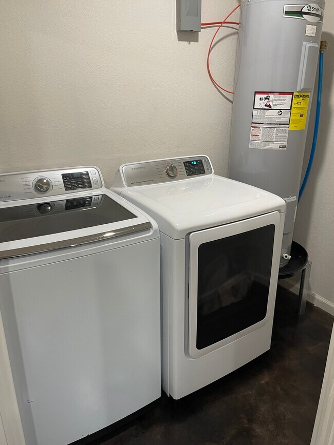 Building Photo - 5317 E Nettleton Ave