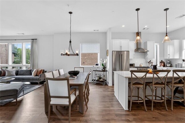 Building Photo - 1214 Chelsea Cir NW