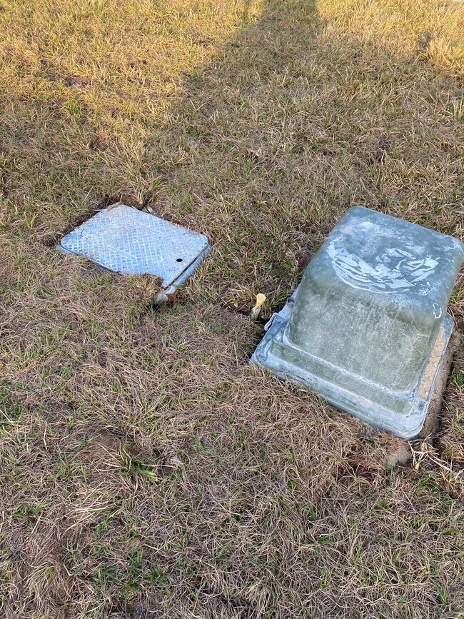 Building Photo - Desirable SW Ocala Neighborhood 3/2/2 **WON"T LAST**