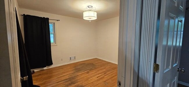 Building Photo - 2229 Oriole Ave