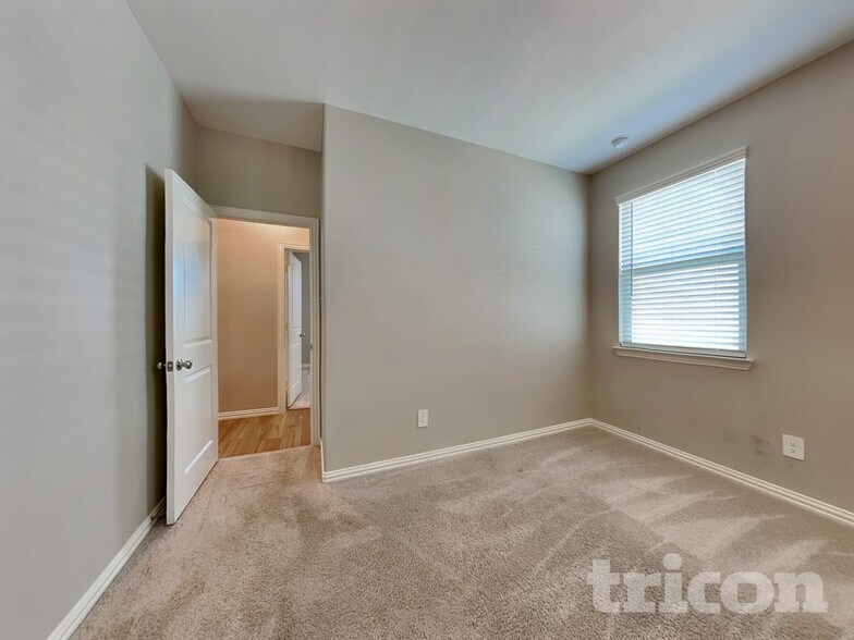 Building Photo - 2106 Silver Charm Ln