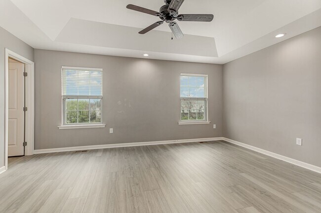 Building Photo - Welcome to this charming 3 bedroom, 2.5 ba...