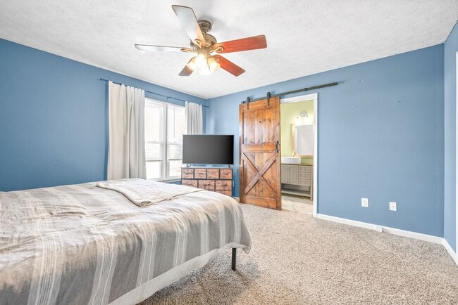 Building Photo - Move-In Ready - Pet Friendly!