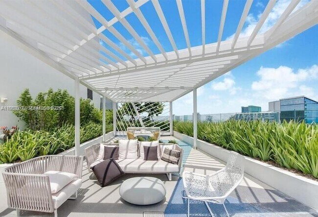 Building Photo - 55 SW 9th St