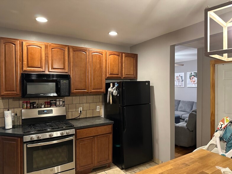 Building Photo - 204 South St