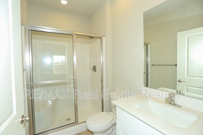 Building Photo - 1405 SW Poigai Wy