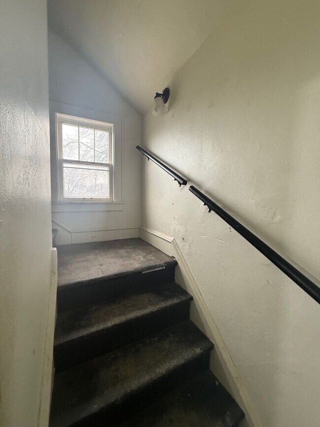 Building Photo - 5116 N 32nd St