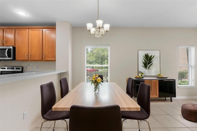 Building Photo - 10325 Manderley Way