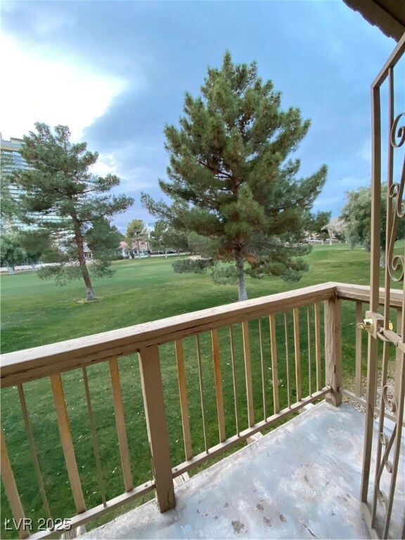 Building Photo - 3125 Pinehurst Dr