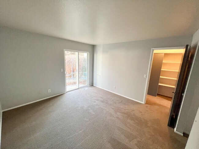 Building Photo - 1800 Gundersen Ln S