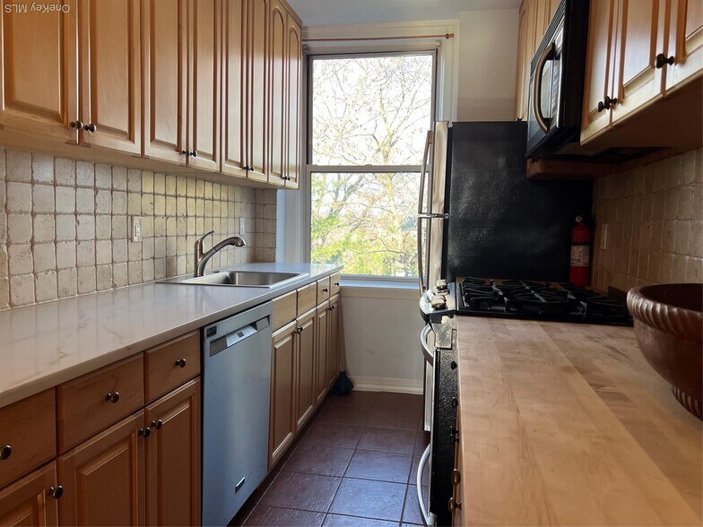 Building Photo - 64 Sagamore Rd