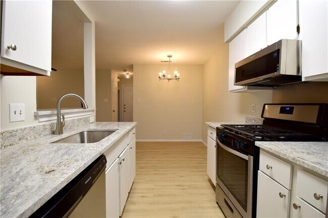Building Photo - 12302 Deer Falls Dr