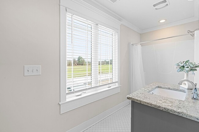 Building Photo - Studio Garage Apartment