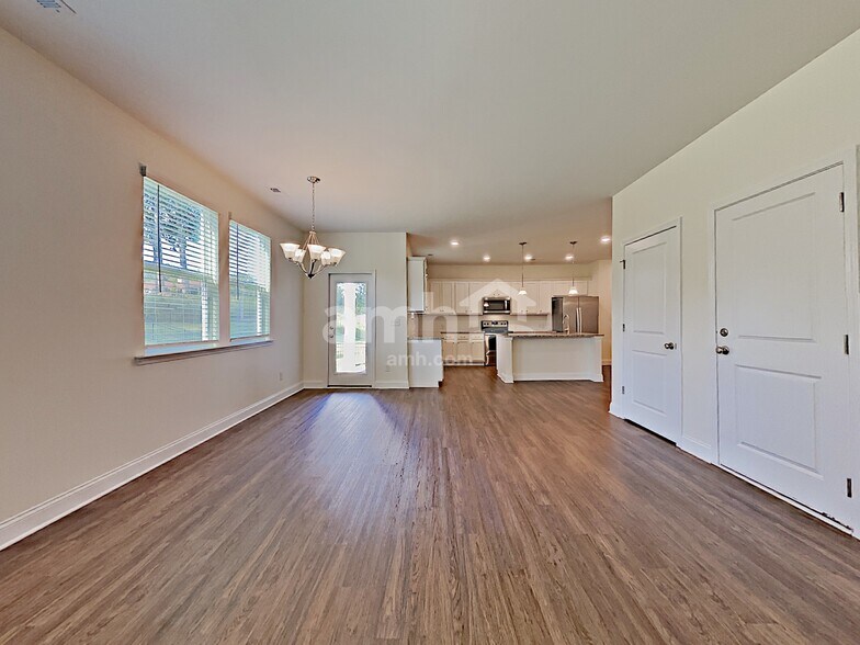 Building Photo - 6161 Rosemore Ln