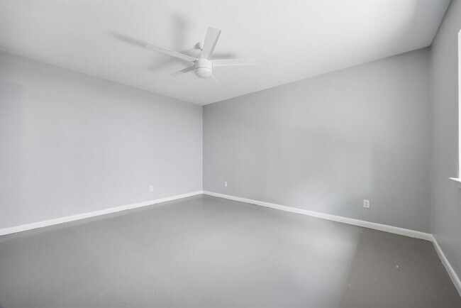 Building Photo - 2315 Burleson Rd