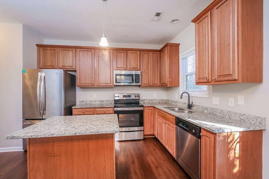 Building Photo - 4049 Laurel Glen Dr