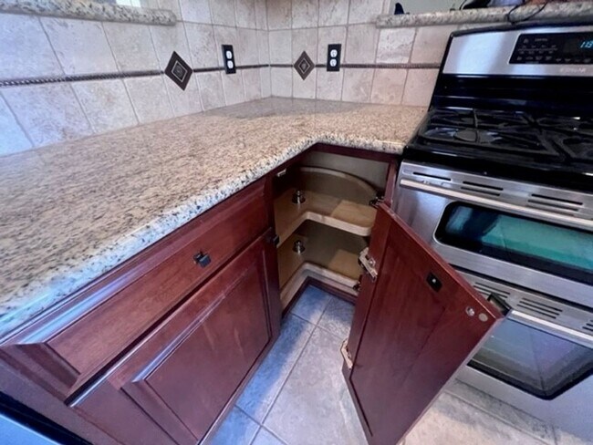 Building Photo - 3BR 2Ba Boat Deep Hightop Garage & Colorado River Views