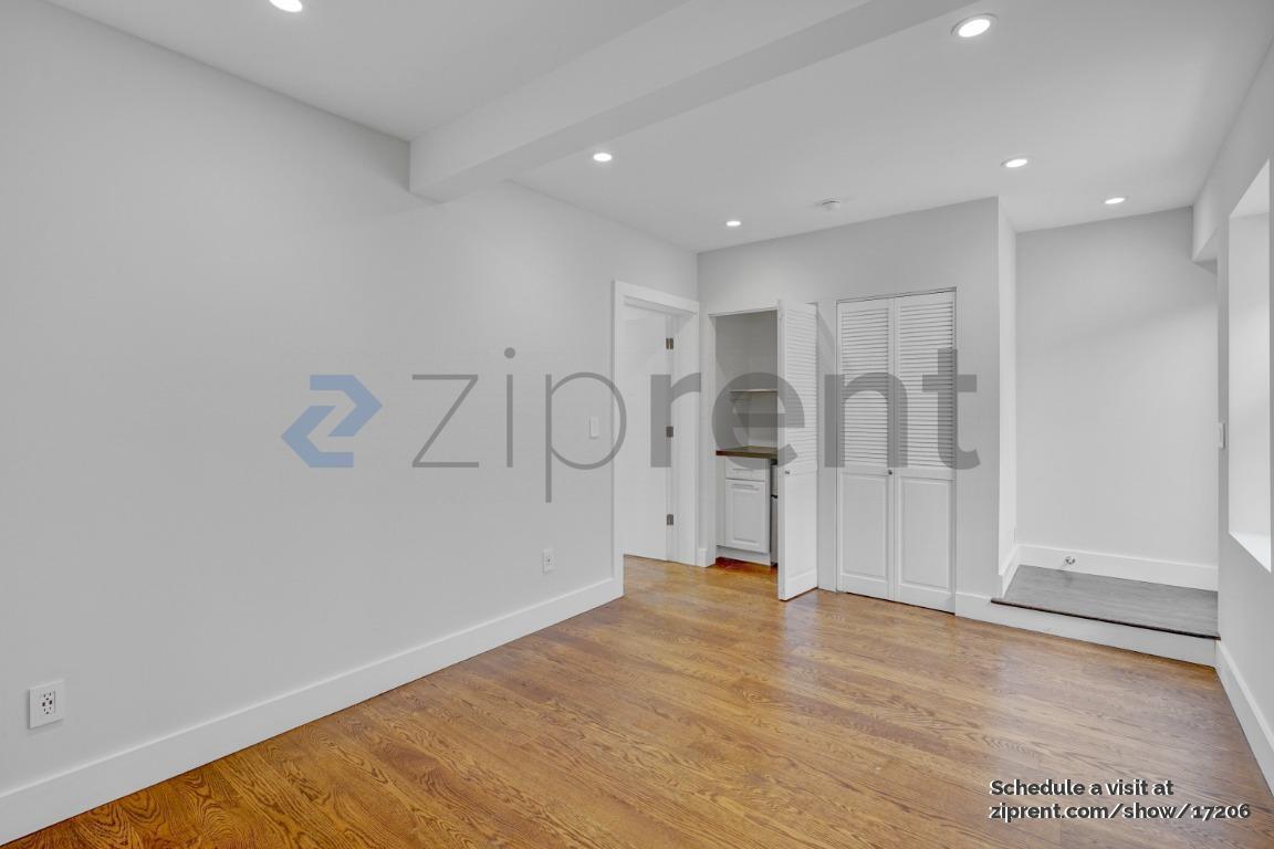 Building Photo - 537 Moultrie St