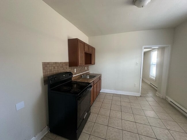 Building Photo - 3 BED 1.5 BATH HOME FOR RENT.