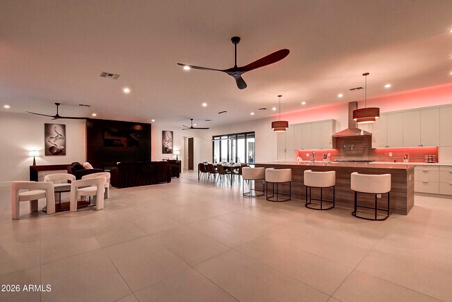 Building Photo - 6401 E Larkspur Dr