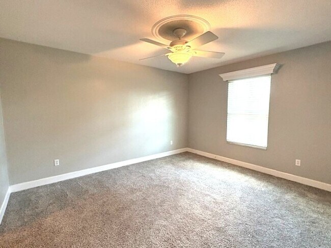 Building Photo - Beautiful 2 Bedroom Ormond Beach Home!