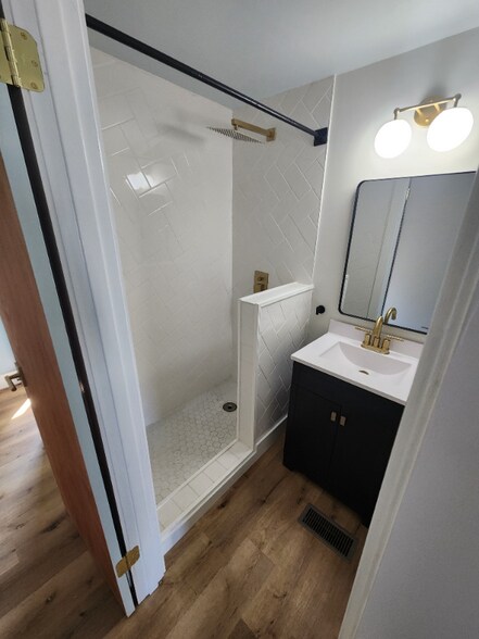 Building Photo - 231 N John St