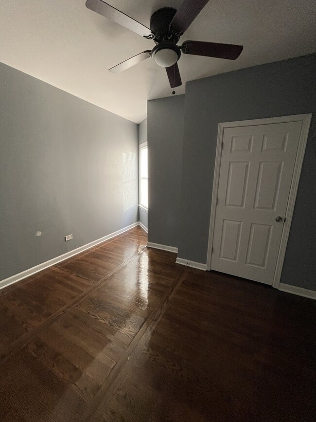 Building Photo - 7843 S Cregier Ave