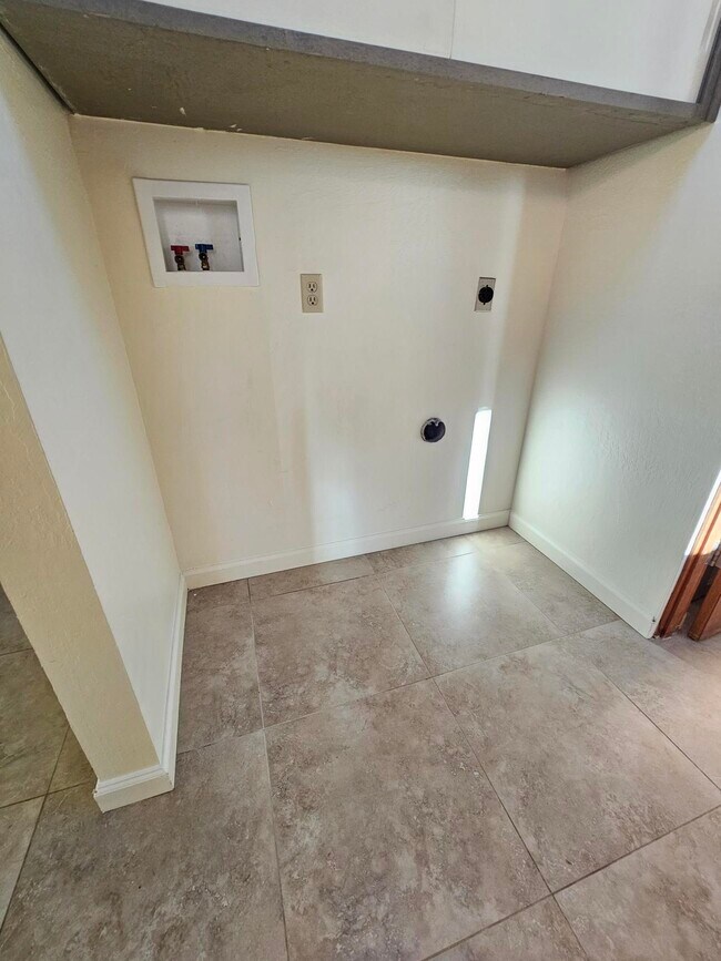 Building Photo - 4100 Wilson Ln