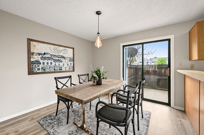 Building Photo - 3 Bedroom Townhouse Close To Ft. Carson