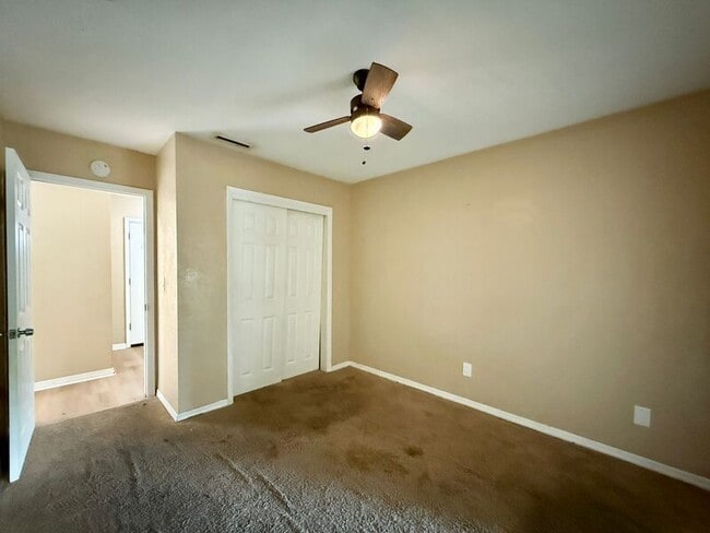 Building Photo - 2565 Granada Cir W