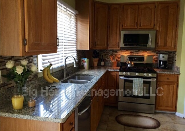 Building Photo - 5802 Appleford Dr