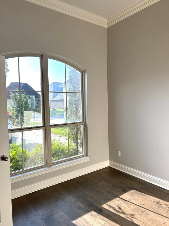 Building Photo - Dutchtown Meadows