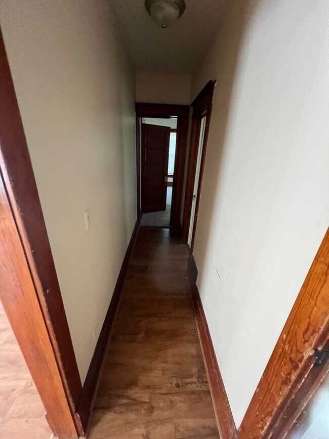 Building Photo - Large 4 bedroom house east of campus for A...