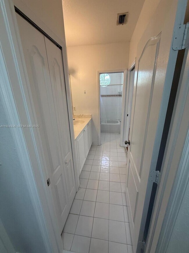 Building Photo - 5543 NW 112th Pl