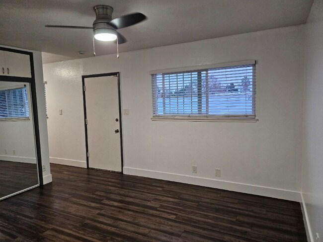 Building Photo - 617 S 9th St