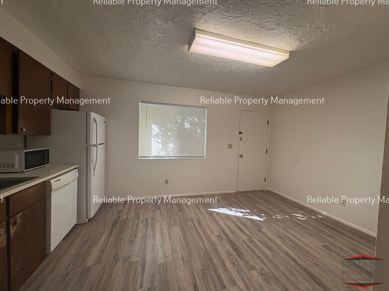 Building Photo - 1515 Laprele St